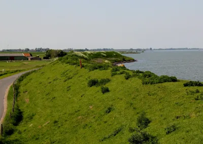 De dijk bij Warder